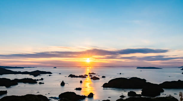 夕焼けと九十九島、長崎 - 長崎 ストックフォトと画像