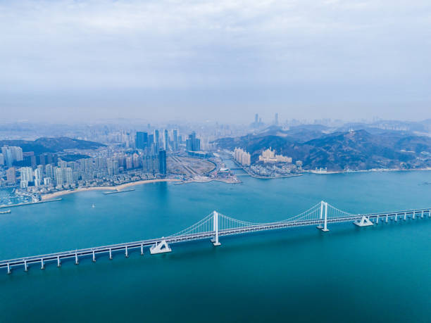 dalian xinghai bay bridge - 山口県 ストックフォトと画像